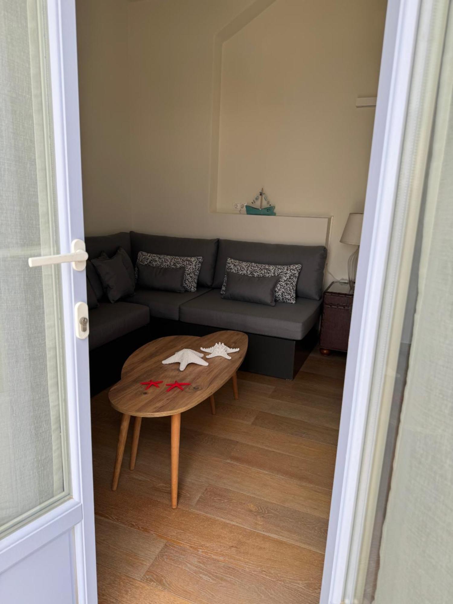 Thetis Deluxe Apartment *